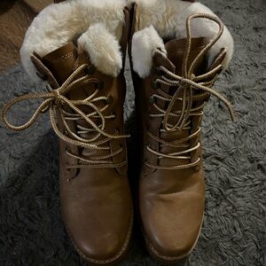Boots with cream fur, leather, worn twice